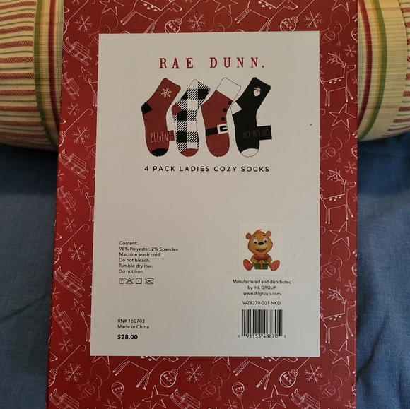 Rae Dunn Ladies Cozy Socks (NEW in box) 4 Pairs - Picture 9 of 9